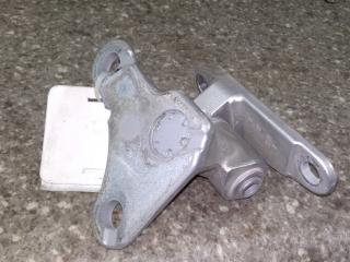 петля двери Mitsubishi Colt 6 поколение (Z20/Z30) 2007