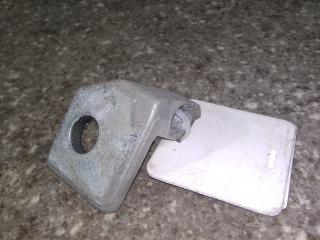 петля двери Opel Corsa D (2006 - 2010)