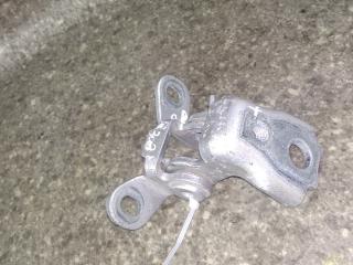 петля двери Skoda Roomster 1 поколение [рестайлинг] 2011