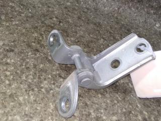 петля двери Toyota Avensis 2 поколение (T250) 2006