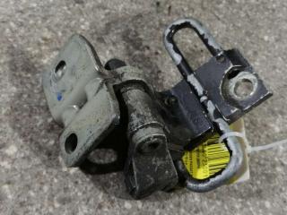 петля двери Volkswagen Passat B6 2008