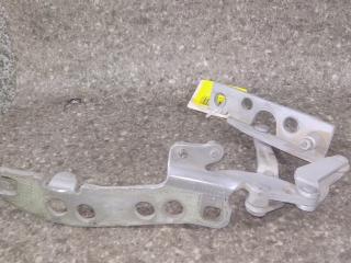 петля капота правая BMW 5 серия E39 2000