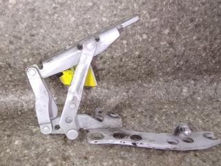 петля капота правая BMW 5 серия E39 2000