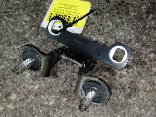 петля крышки багажника Chrysler Voyager 5 поколение [рестайлинг] 2012