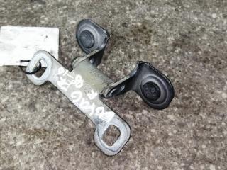 петля крышки багажника Chrysler Voyager 5 поколение [рестайлинг] 2012