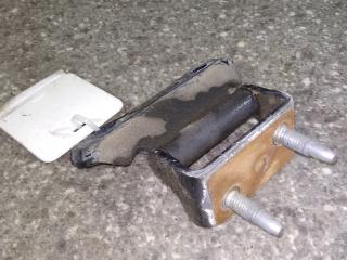 петля крышки багажника Lexus RX 2 поколение 2006