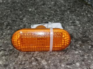 повторитель поворота на крыле правый Ford Fiesta 5 поколение 2005