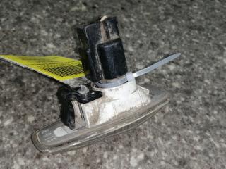 повторитель поворота на крыле левый Hyundai Trajet 1 поколение 2004