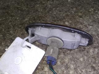 повторитель поворота на крыле левый Mazda Demio DW [рестайлинг] 2000