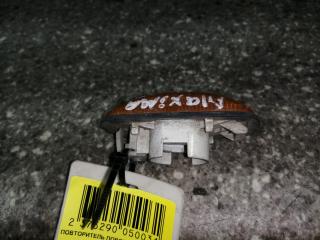 повторитель поворота на крыле левый Nissan Maxima A32 1998