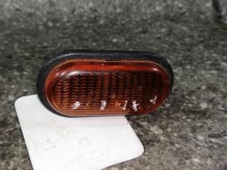 повторитель поворота на крыле левый Renault Trafic 2 поколение 2004