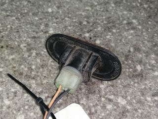 повторитель поворота на крыле правый Renault Trafic 2 поколение 2004