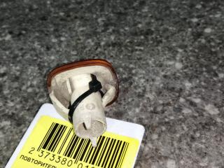 повторитель поворота на крыле правый Skoda Octavia 1 поколение (A4) [рестайлинг] 2000