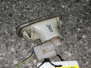 повторитель поворота на крыле правый Toyota RAV4 2 поколение (XA20) [рестайлинг] 2004