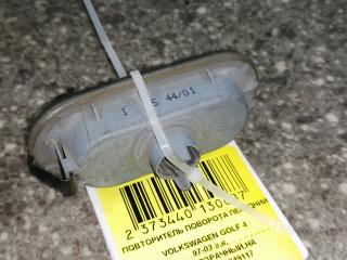 повторитель поворота на крыле левый Volkswagen Golf 3 поколение 2000