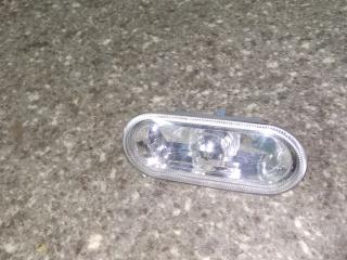 повторитель поворота на крыле правый Volkswagen Golf 3 поколение 2000