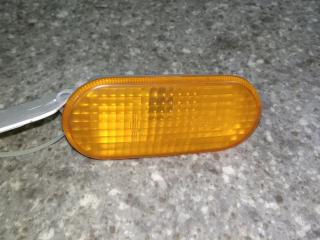 повторитель поворота на крыле левый Volkswagen Passat B5 1999