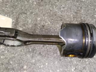 поршень Mitsubishi Carisma 1 поколение [рестайлинг] 2001