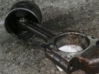 поршень Volkswagen Golf 3 поколение 1994