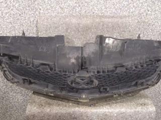 решетка радиатора Mazda MPV LW [рестайлинг] (2003 - 2006)