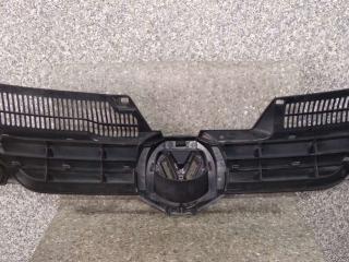 решетка радиатора Volkswagen Golf 5 поколение (2003 - 2009), 1K0853651K