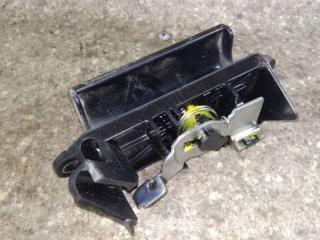 ручка крышки багажника Toyota Corolla Verso 1 поколение 2003