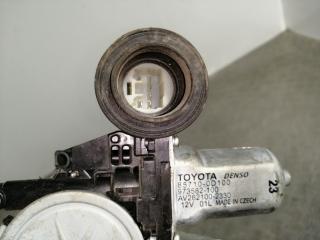 стеклоподъемник передний правый Toyota Yaris XP9 2009