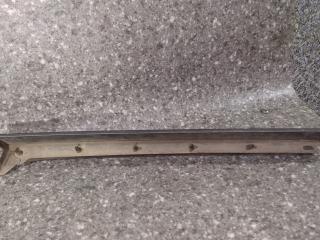 ресничка (ус) левой фары Mercedes-Benz E-Класс W124 1989