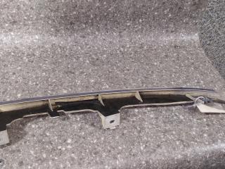 ресничка (ус) правой фары Nissan Primera P10 1993