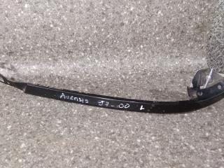 ресничка (ус) левой фары Toyota Avensis 1 поколение (T220) 2000