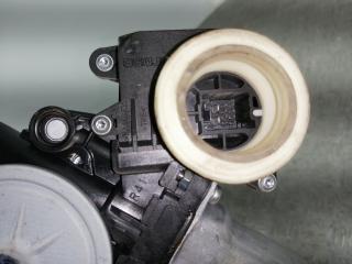 стеклоподъемник передний правый Toyota Auris 1 поколение 2009