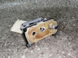 петля крышки багажника Mazda Tribute 1 поколение 2002