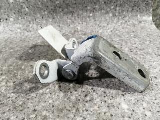 петля двери Toyota RAV4 4 поколение (CA40) 2014