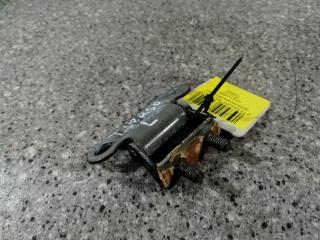 петля крышки багажника Toyota Verso 1 поколение (2009 - 2013)