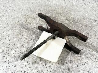 крепление форсунки Ford Transit 7 поколение 2010