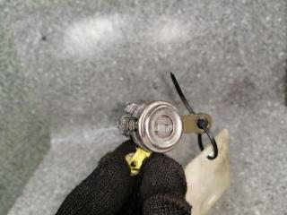 замок двери передней левой Toyota Carina T190 1995