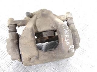 суппорт передний правый Toyota Verso 1 поколение (2009 - 2013), Y04303