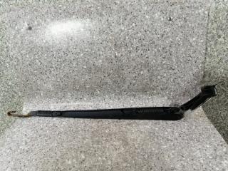 щеткодержатель (поводок стеклоочистителя, дворник) Toyota Verso 1 поколение 2012