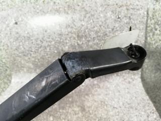 щеткодержатель (поводок стеклоочистителя, дворник) Toyota Verso 1 поколение 2012