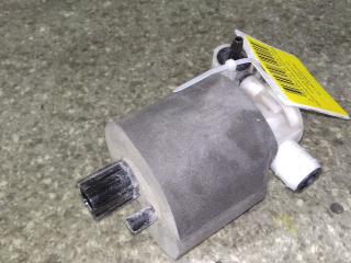 насос (моторчик) омывателя стекла Toyota Avensis 3 поколение (T270) [рестайлинг] 2012