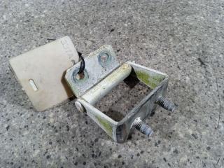 петля крышки багажника Nissan Qashqai 1 поколение 2008