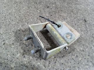 петля крышки багажника Nissan Qashqai 1 поколение 2008