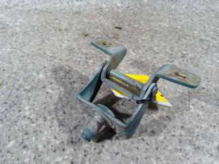 петля крышки багажника Hyundai Getz 1 поколение 2005