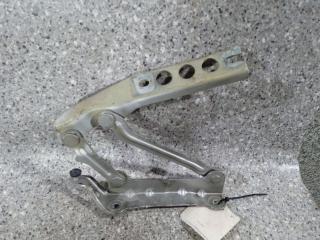 петля капота правая Skoda Fabia 2 поколение (5J) 2008, 1.9 л., TDi, дизель, МКПП, хетчбэк 5 дв., 5J0823302