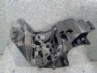 кронштейн компрессора кондиционера Chrysler Voyager 4 поколение (2001 - 2004), 2.5 л., CRDi, VM98B, дизель, 90512909G