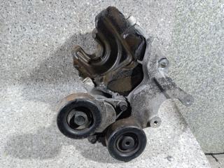 кронштейн компрессора кондиционера Hyundai Trajet 1 поколение (2000 - 2004), 2.0 л., CRDi, дизель