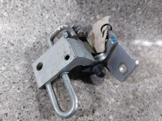 петля двери Volkswagen Passat B6 2006