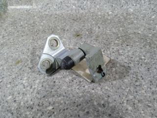 петля двери Volkswagen Passat B6 2006