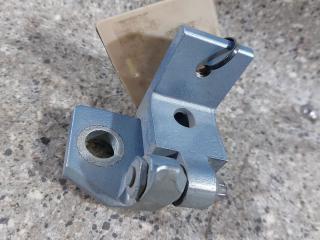 петля двери Opel Corsa D 2007, хетчбэк 5 дв.