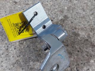 петля двери Opel Corsa D 2007, хетчбэк 5 дв.